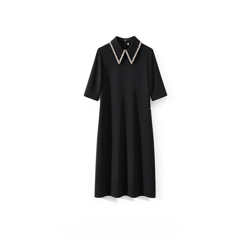 Vestido de acetato con miles de cuentas hechas a mano, serie Little Black Dress, verano 2024