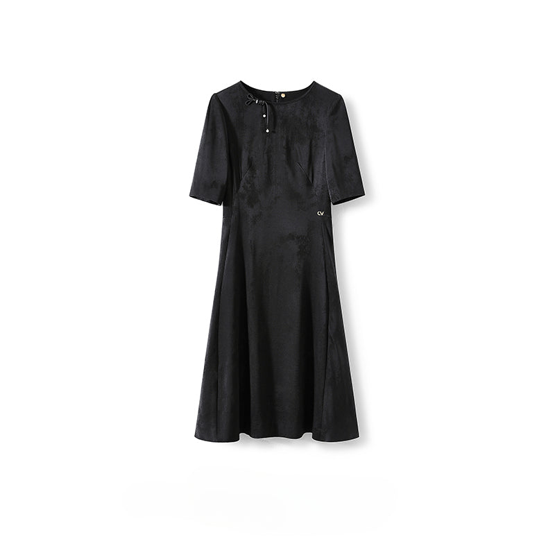 Serie de vestidos negros pequeños Nuevo vestido Hepburn de seda de manga corta con estampado de jacquard con tinta de estilo chino