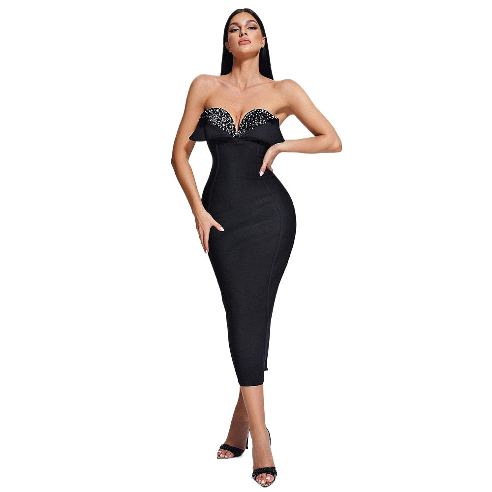 Petite robe noire bustier luxueuse à perles avec coupe ajustée et design sophistiqué