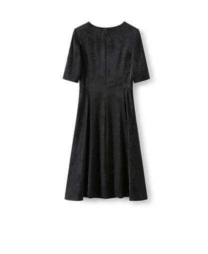 Série de petites robes noires Nouvelle robe Hepburn en soie à manches courtes en jacquard d'encre de style chinois