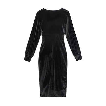 Vestido corto negro ajustado con escote en V y cintura definida para mujer